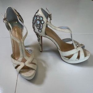 Gianni Bini Jeweled White Sparkle Platform Heel size 6